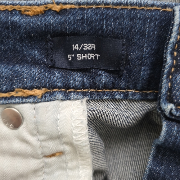 ⭐️40% Off⭐️ Gap Rolled Up 5 Inch Denim Shorts - Picture 8 of 12